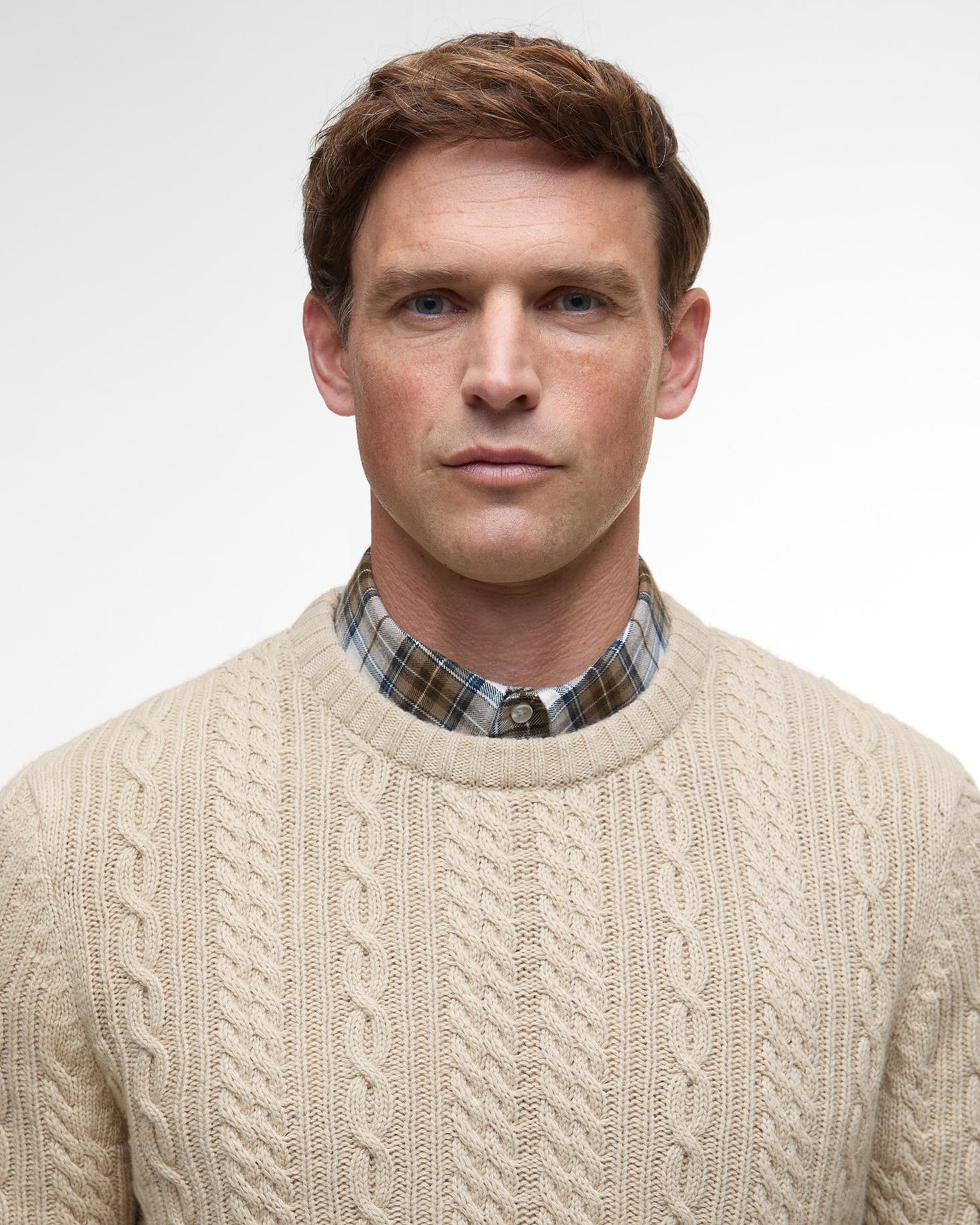 Barbour Lowfen Cable Crew - Stone