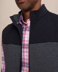 Southern Tide Waterfront Quilted Vest - Caviar Black